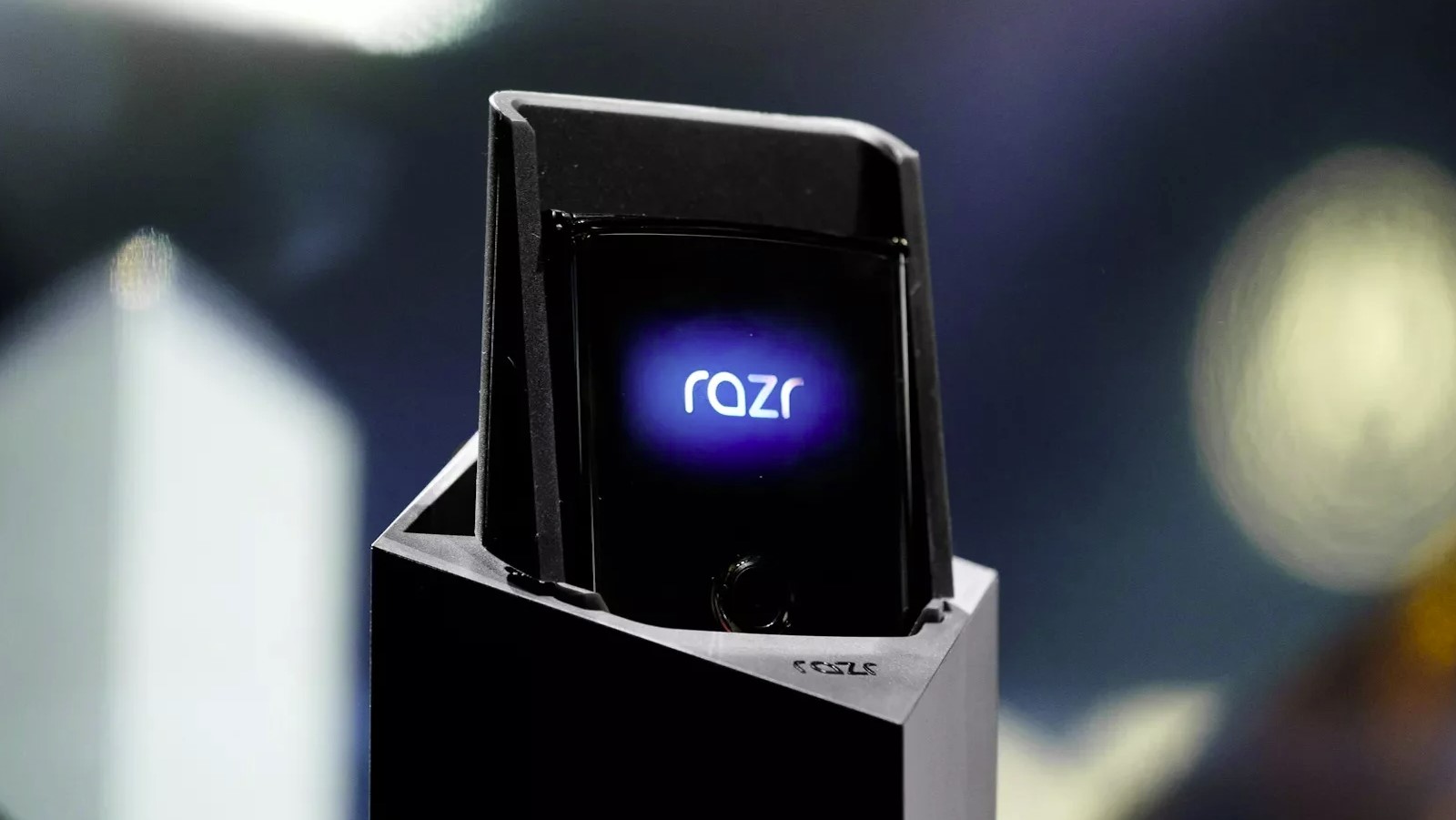 El lanzamiento del Moto Razr 2022 podría retrasarse