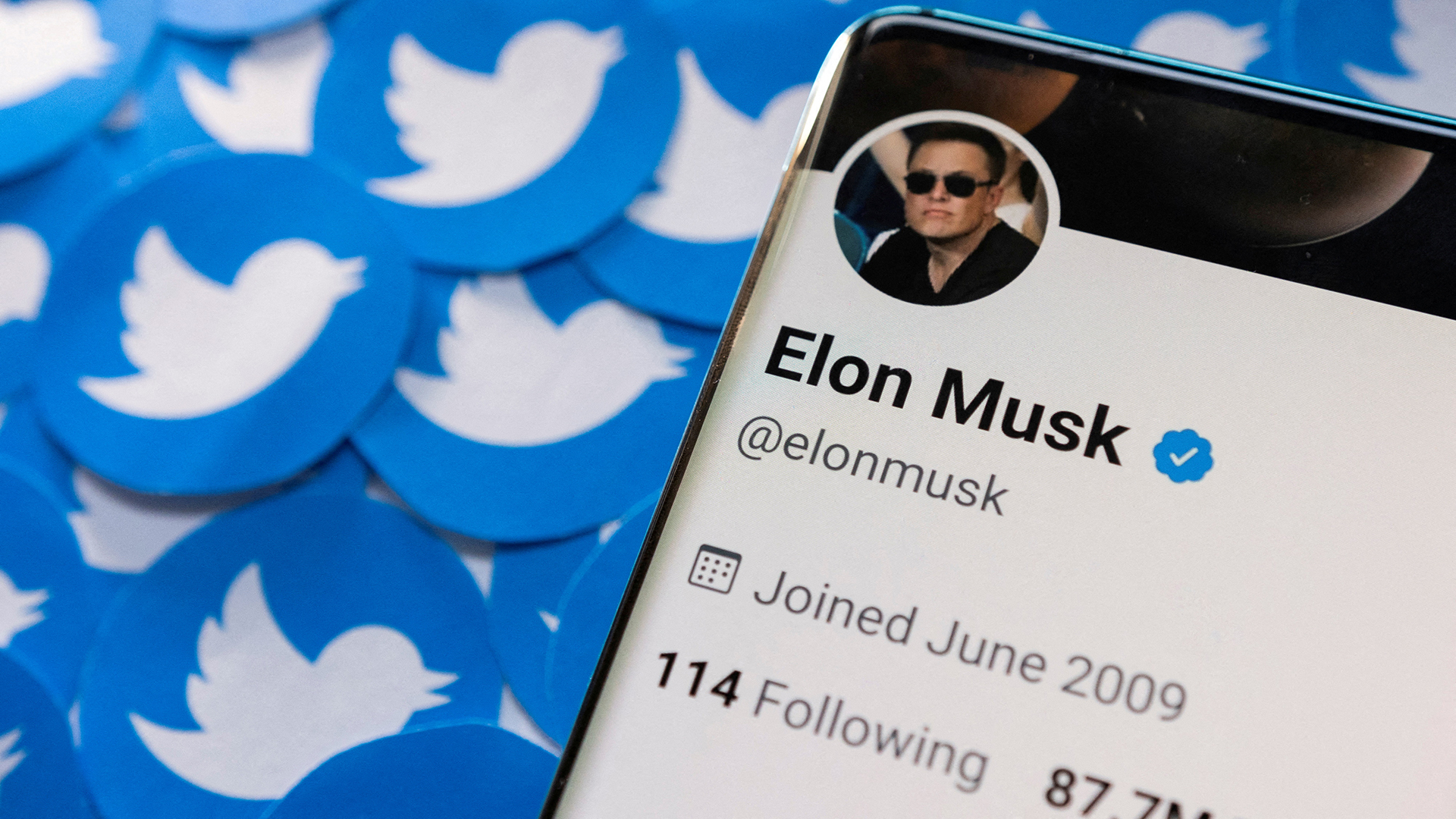 Elon Musk hat die Einführung des 8-Dollar-Abonnements für Twitter Blue verschoben, um die Zahlung einer Provision an Apple zu vermeiden