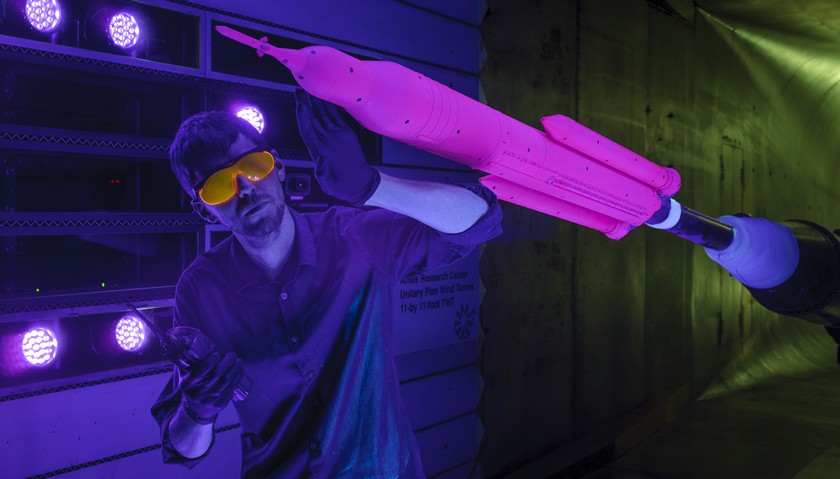 Розовая краска помогает NASA тестировать ракеты