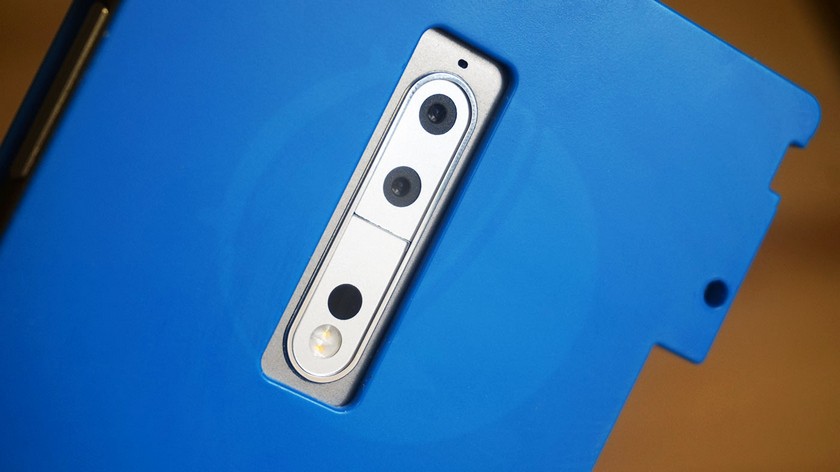 Реальные фото прототипа Nokia 9 с двойной камерой