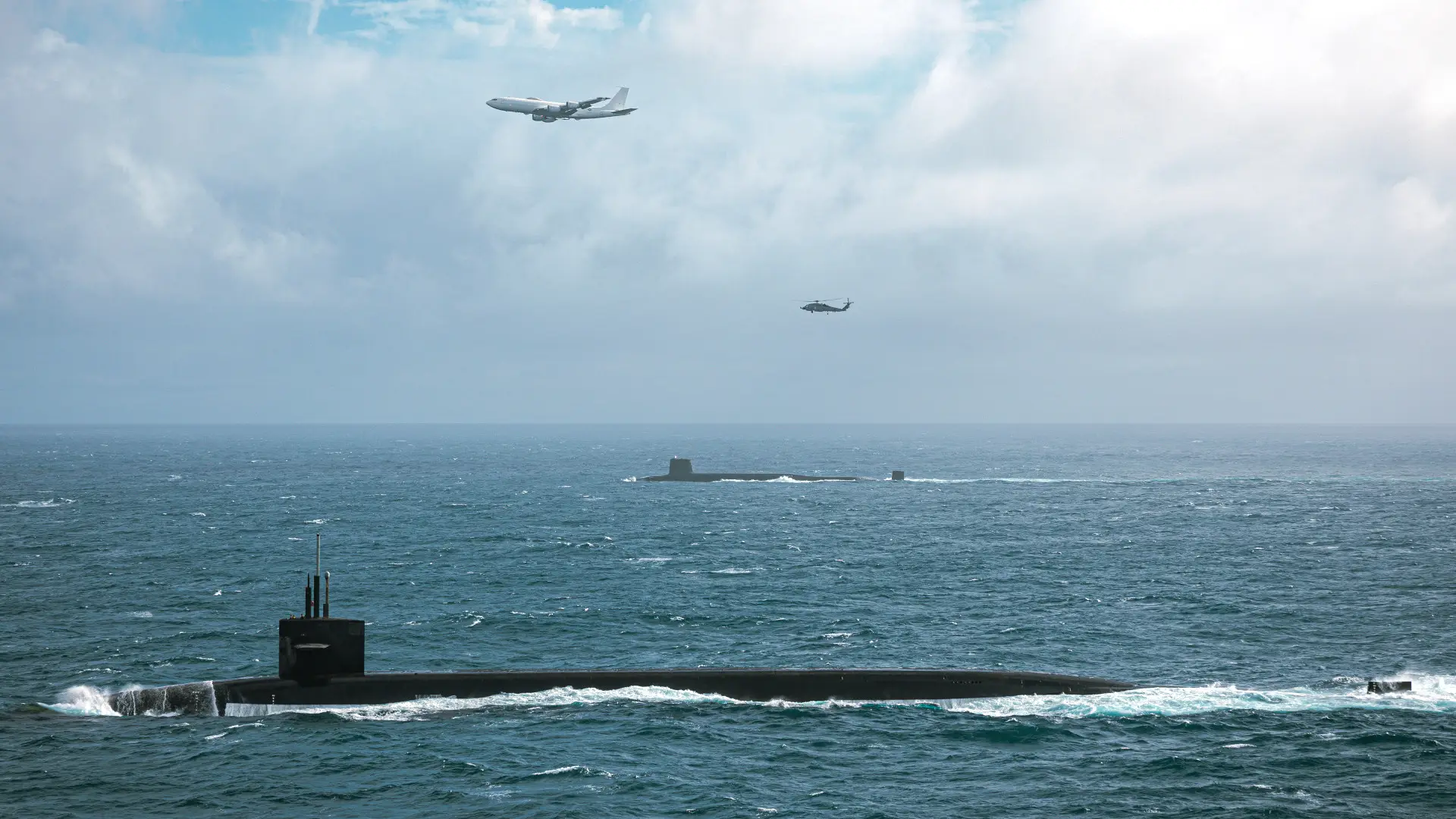 США і Велика Британія провели навчання із субмаринами USS Tennessee та Vanguard, які несуть ракети Trident II з ядерними боєголовками - над ними літав літак судного дня Boeing E-6B Mercury