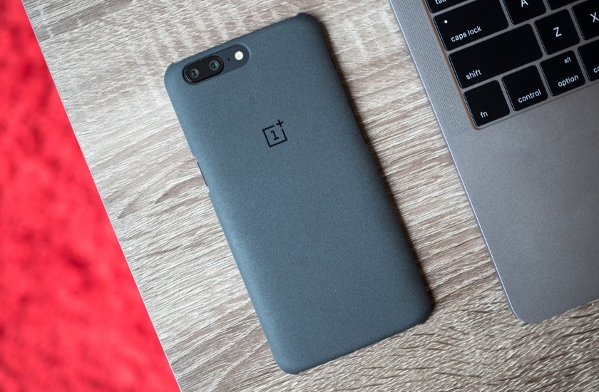 OnePlus confirmed the leakage of bank card data 40,000 customers