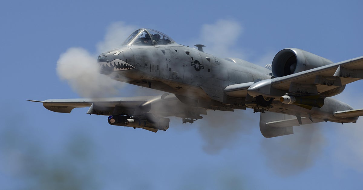 Las Fuerzas Aéreas estadounidenses podrán retirar 21 aviones de ataque A-10 Thunderbolt II