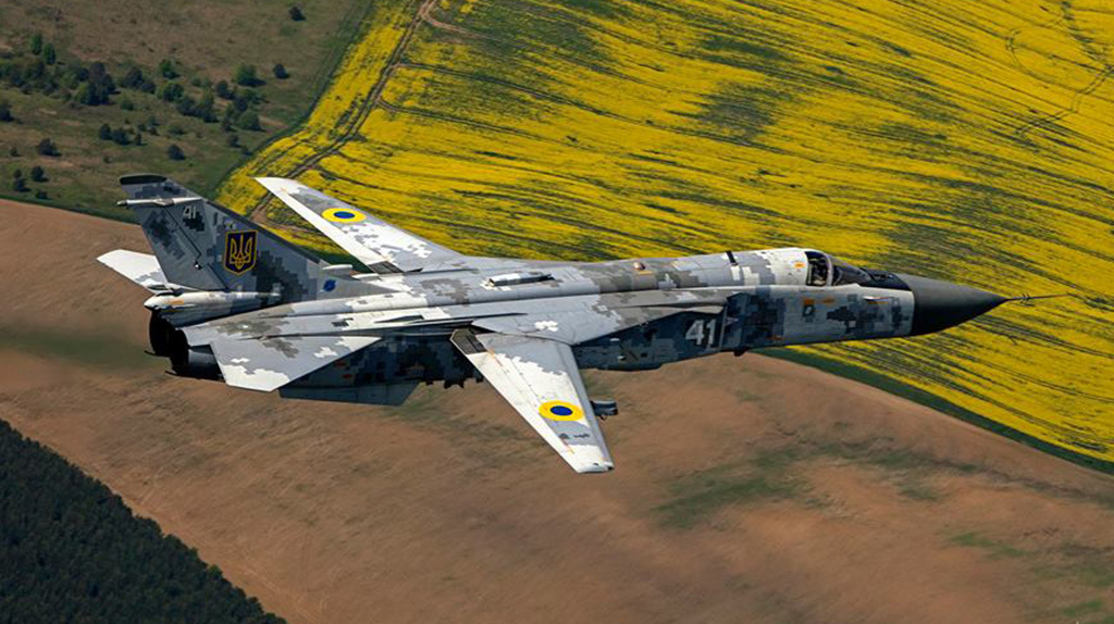 Вооружённые Силы Украины опубликовали очень редкое видео использования бомбардировщиков Су-24М с 250-кг неуправляемыми авиабомбами ФАБ-250