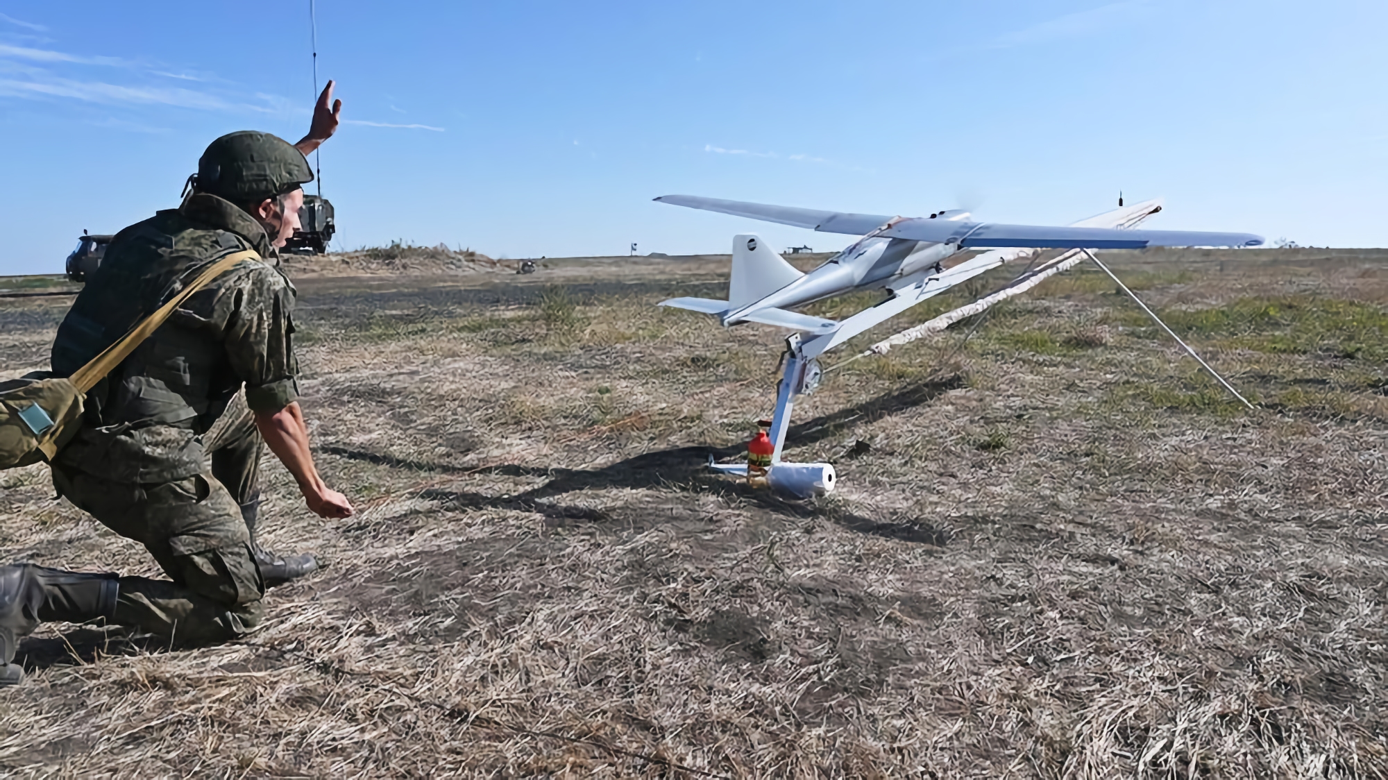 Das ukrainische Militär landete eine seltene russische Orlan-30-Drohne, die Ziele beleuchten und bis zu 300 km weit fliegen kann
