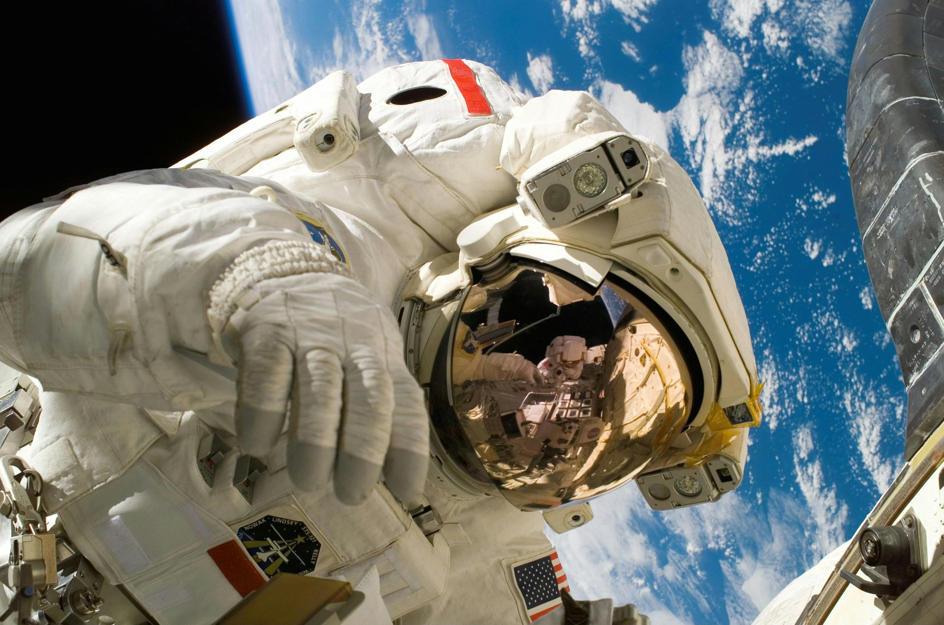 Die Crew-8-Astronauten gehen vor dem Start der Raumstation in Quarantäne 