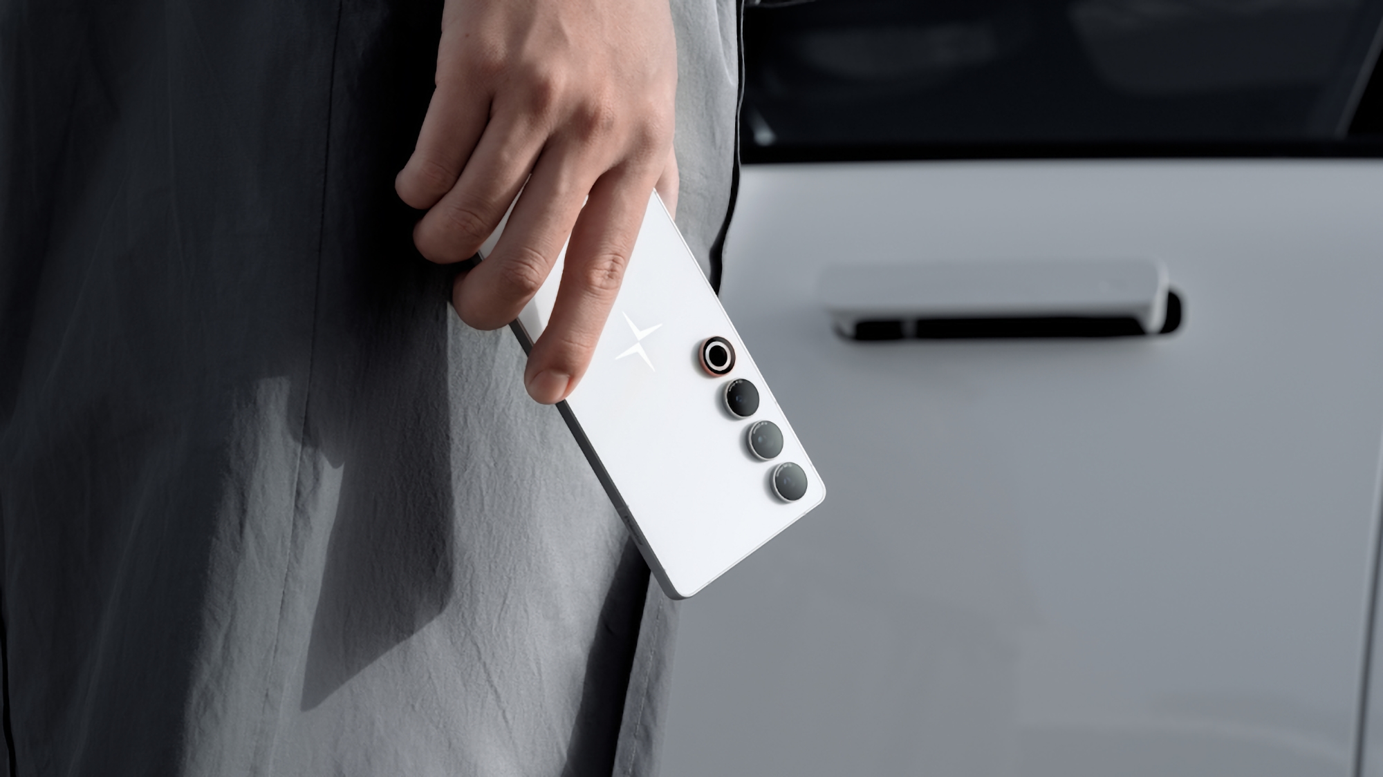 Polestar Phone: 6,79-tommers LTPO OLED-skjerm, Snapdragon 8 Gen 3-brikke, 1 TB lagringsplass, IP68-beskyttelse og integrasjon med Polestar 4 elbil