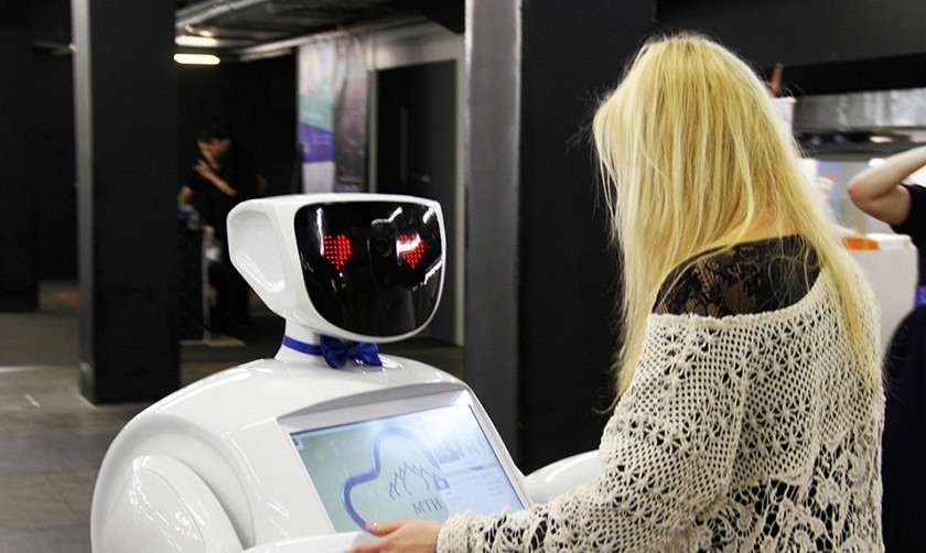 Российский робот-помощник Promobot покоряет Китай