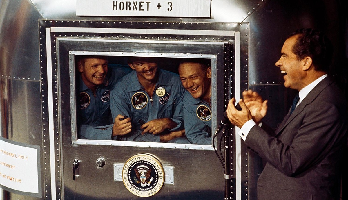 La missione lunare Apollo 11 mette a rischio l'intera umanità a causa dell'inefficacia del protocollo di quarantena contro i virus spaziali