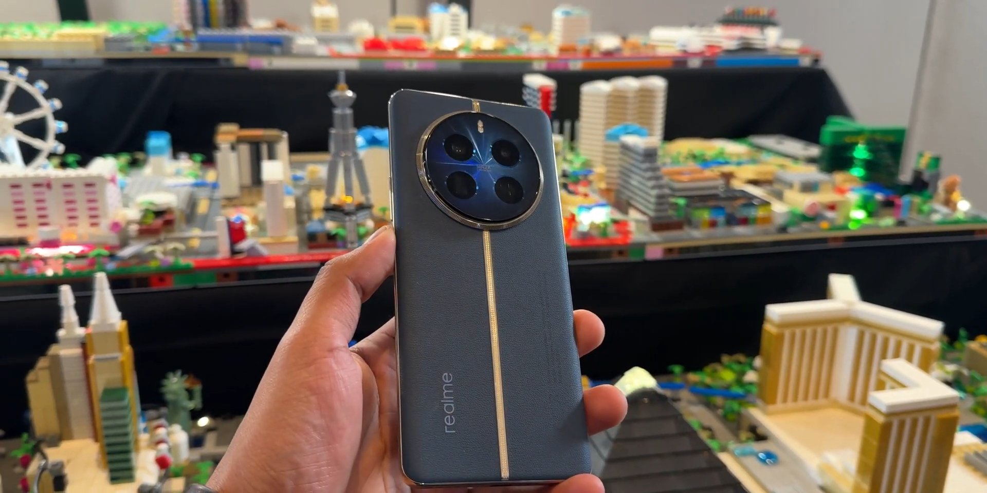 Realme 12 Pro+ har dukket opp i en video: en smarttelefon med trippelkamera, Snapdragon 7s Gen 2-brikke og Android 14 ombord.