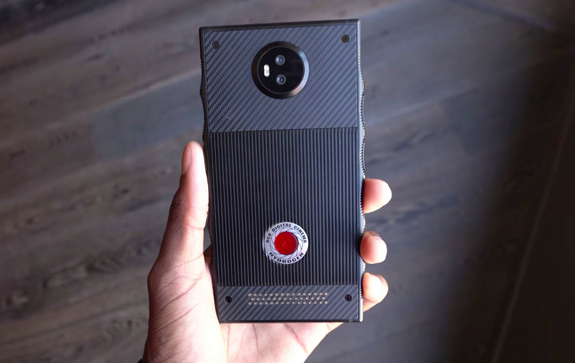 RED показала прототип «голографического» смартфона Hydrogen One за $1200