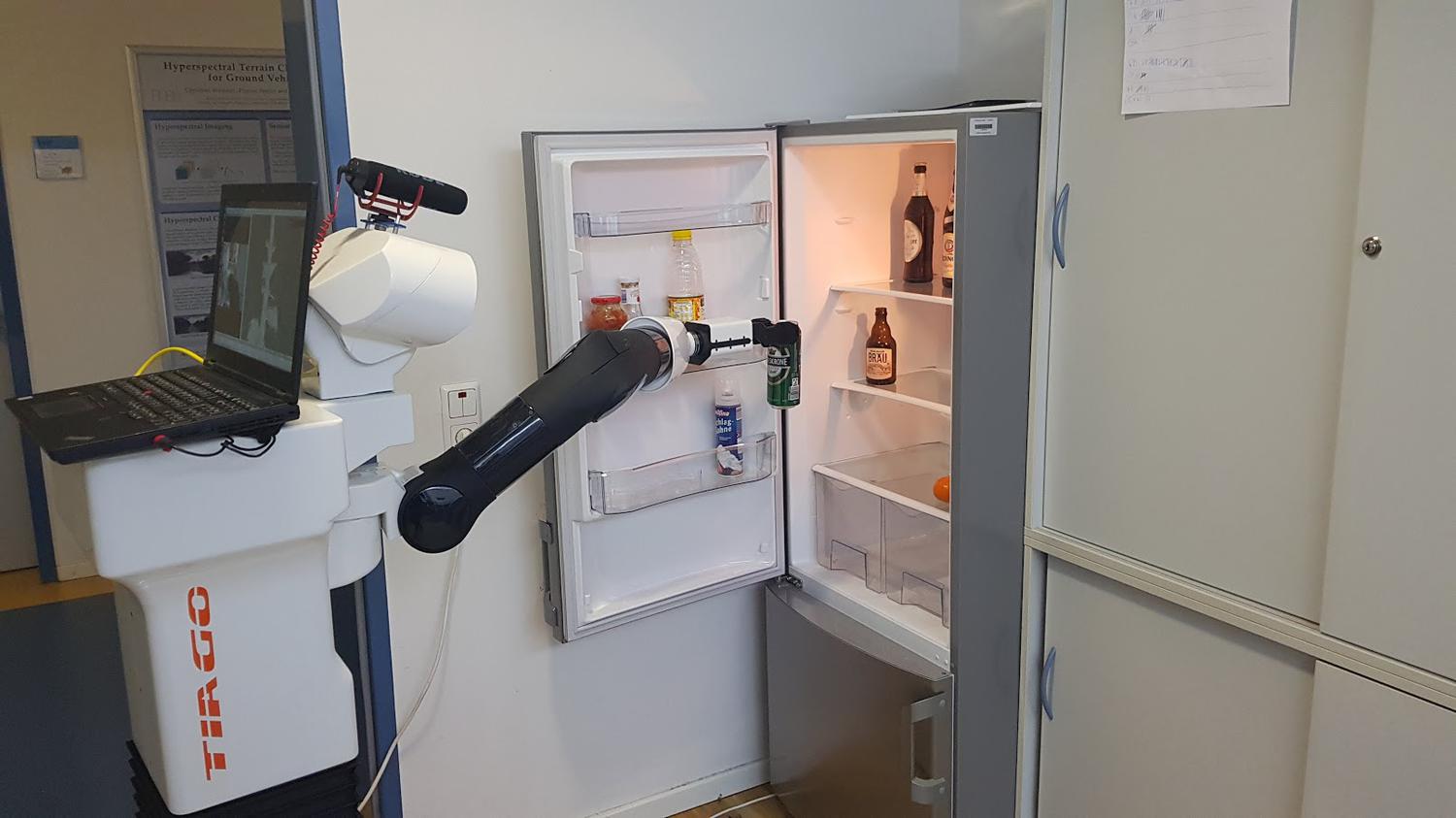 Robot, which brings beer from the refrigerator (video)