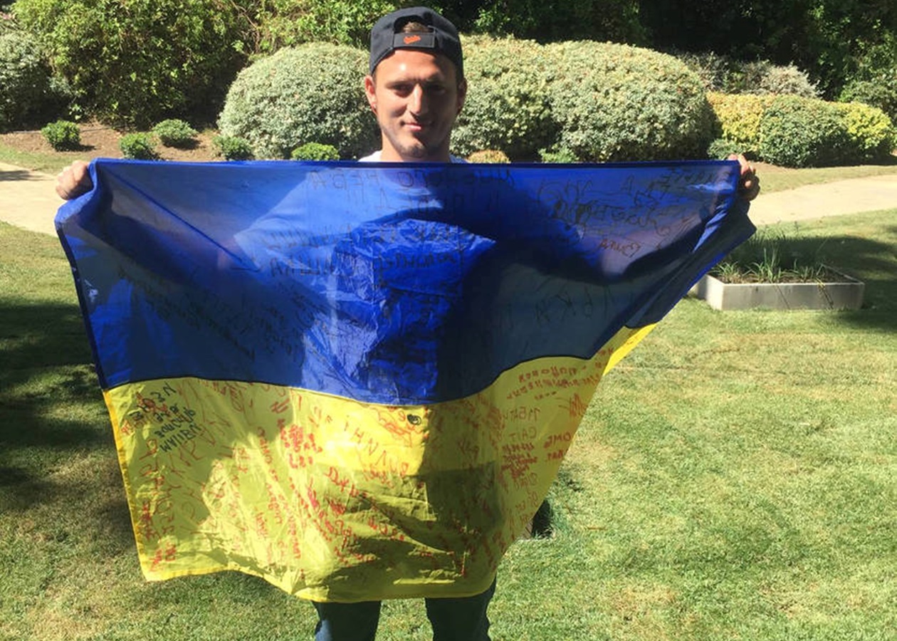 Il calciatore Roman Zozulya ha aperto in Spagna un campo di allenamento per il "calcio" dell'Ucraina