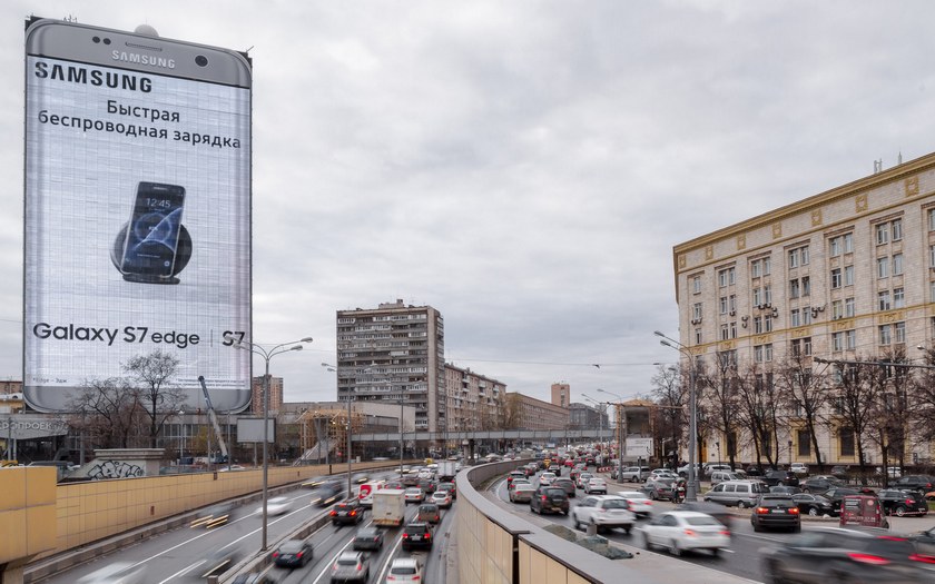 Вот это размер: в Москве появился 80-метровый Samsung Galaxy S7 edge