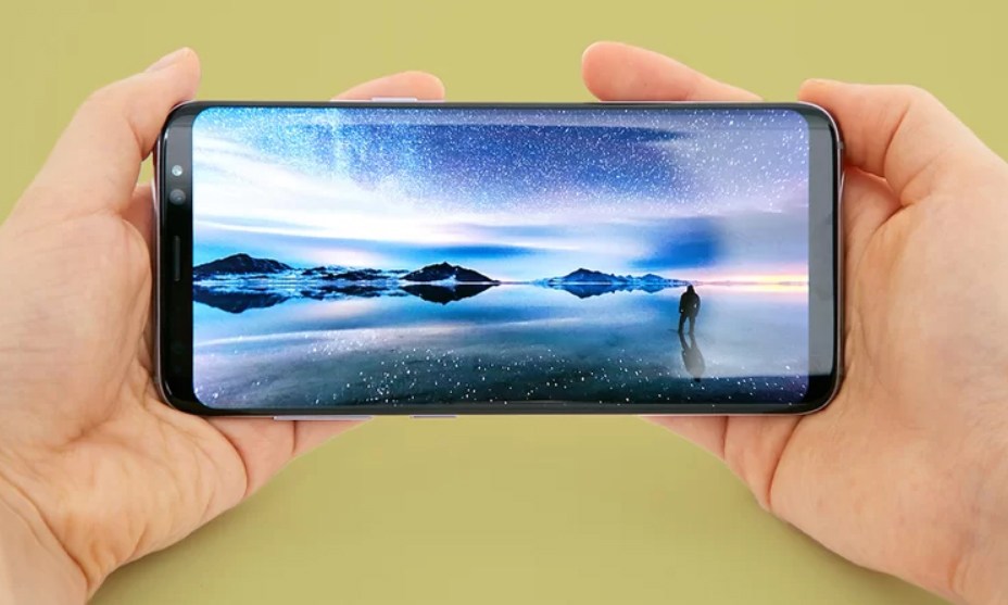 The photo of the Samsung Galaxy S9 box with the characteristics of the smartphone has gone to the network
