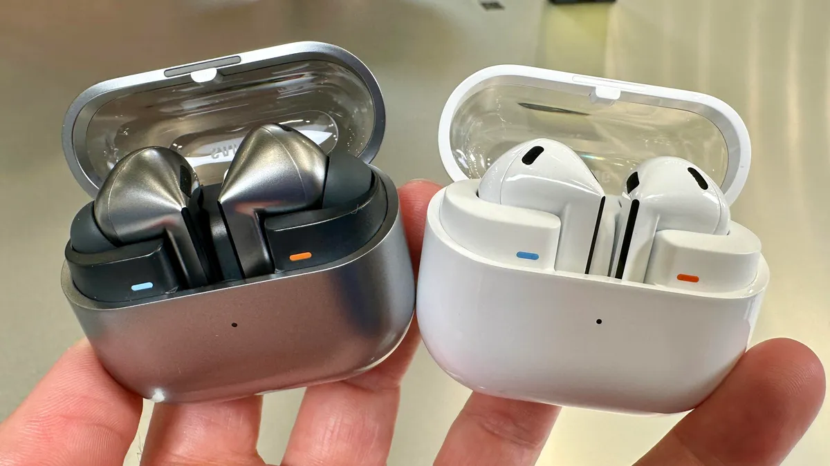 Samsung chairman is very unhappy with the design and quality of the Galaxy Buds 3 and Galaxy Watch Ultra series, which resemble Apple products