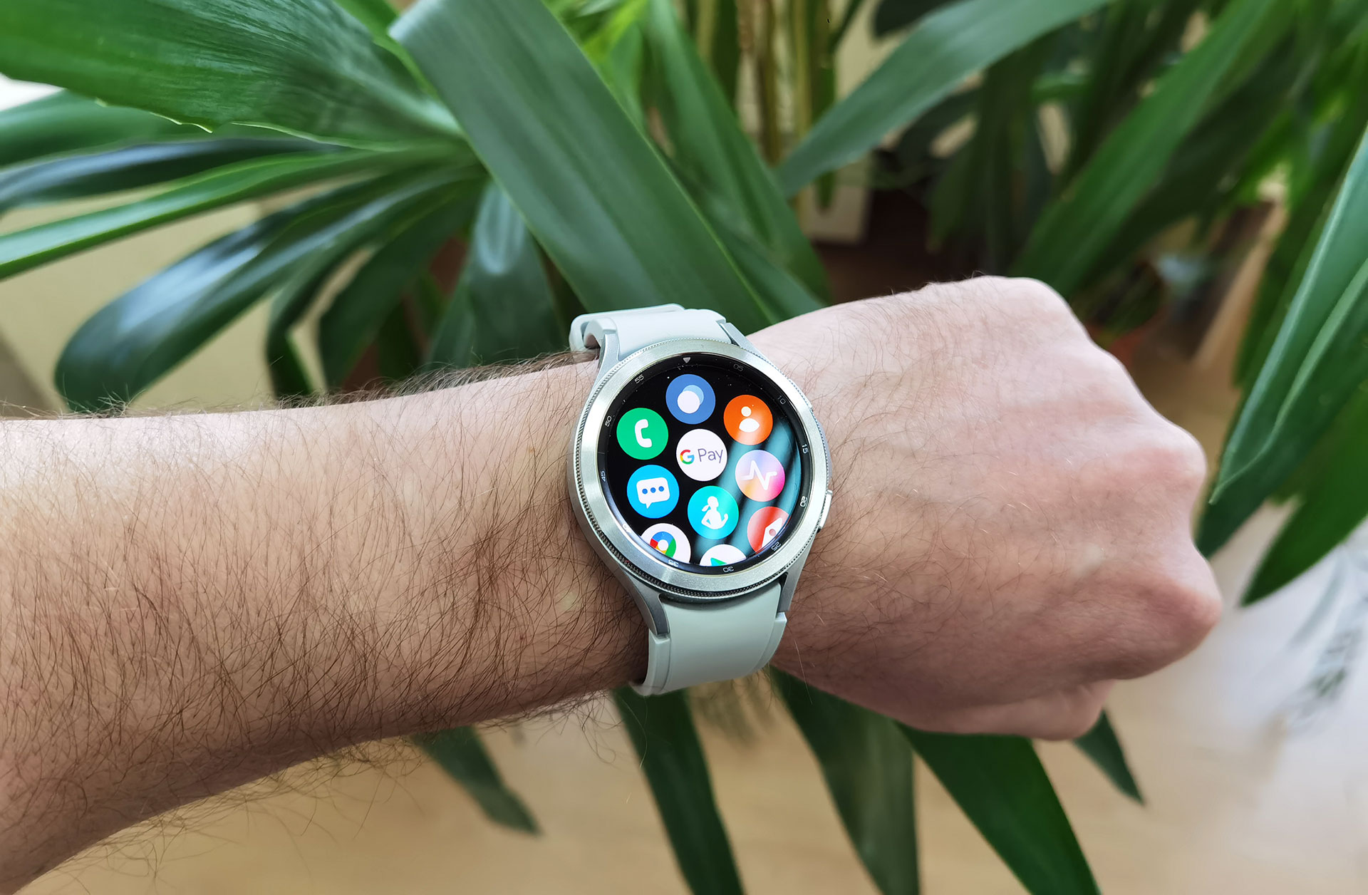 Samsung Galaxy Watch4 Classic review: finally with Google Pay ...
