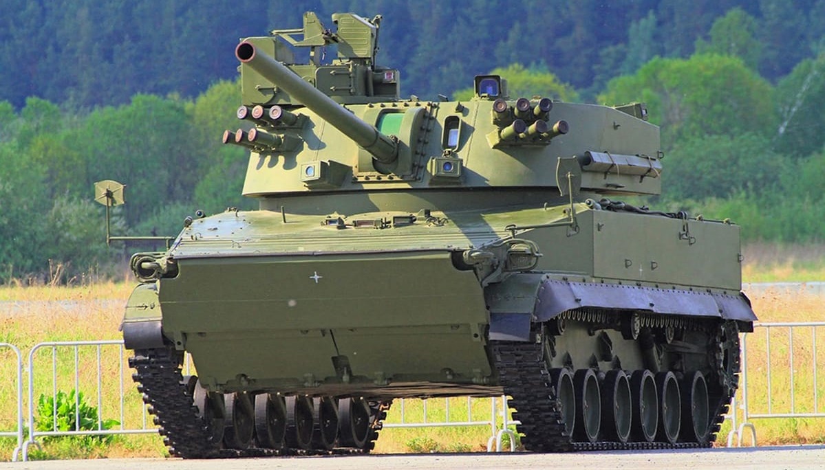 Los rusos mostraron por primera vez en Ucrania el uso del rarísimo lanzamisiles de artillería y mortero autopropulsado 2S31 "Vena".
