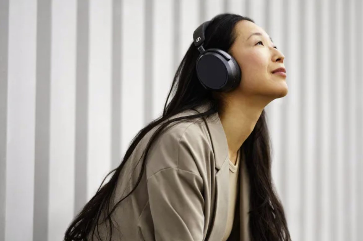 Sennheiser announces a flagship noise-canceling headphones Momentum 4