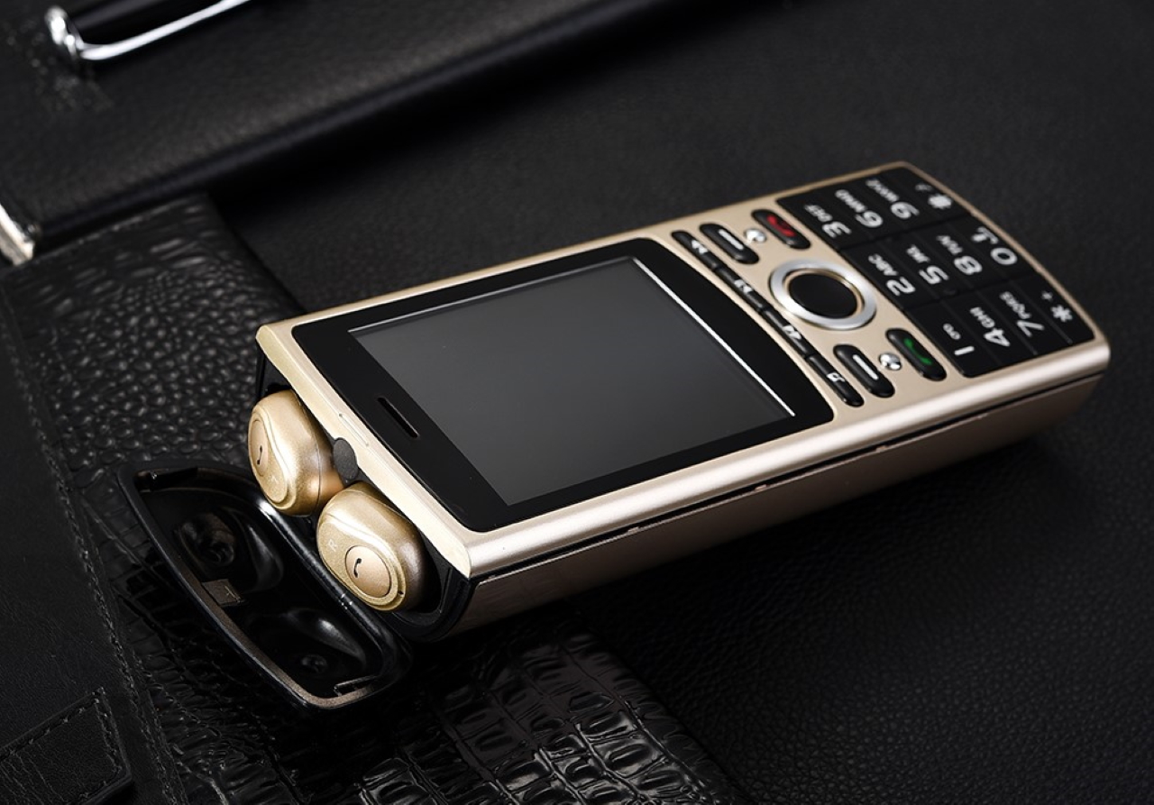 SERVO R25: кнопковий телефон зі вбудованою TWS-гарнітурою та акумулятором на 6000 мА-г за $40