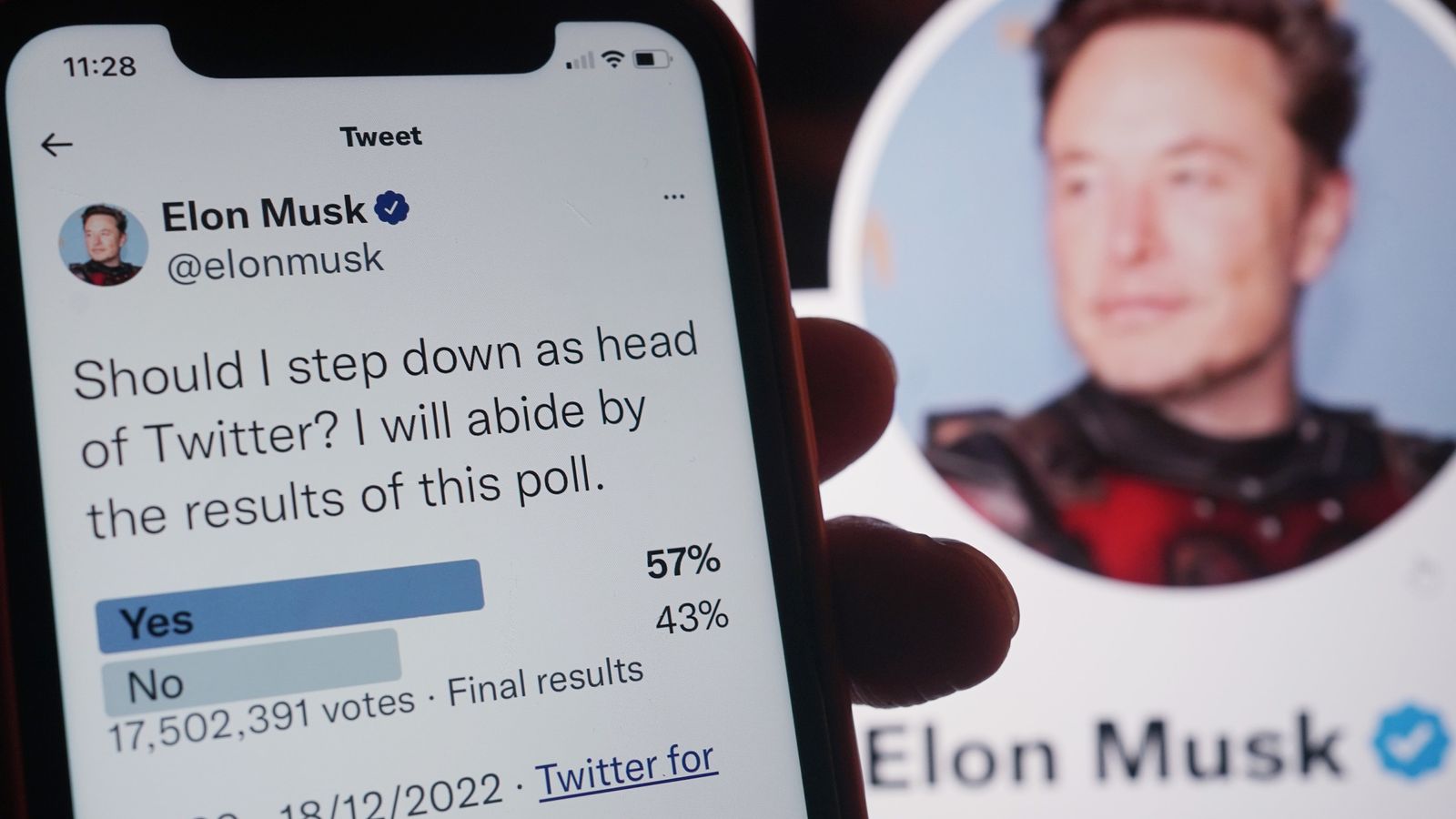 Elon Musk is looking for a dumb person to be CEO of Twitter