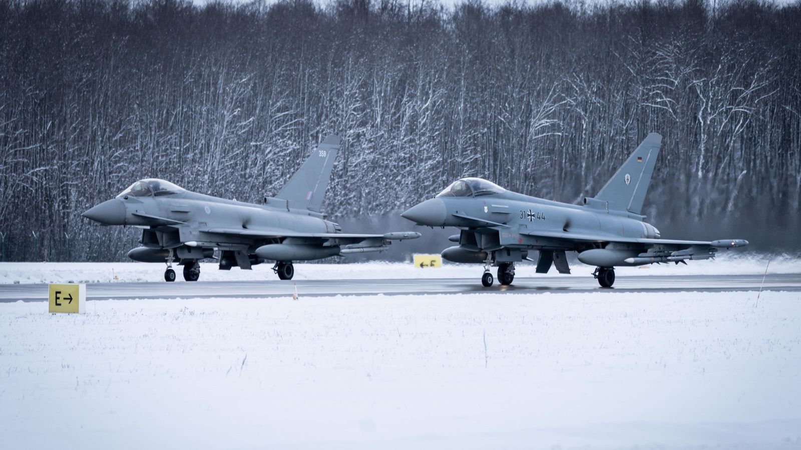 Britische und deutsche Eurofighter Typhoon-Kampfflugzeuge fangen russische Flugzeuge nahe der NATO-Grenzen ab