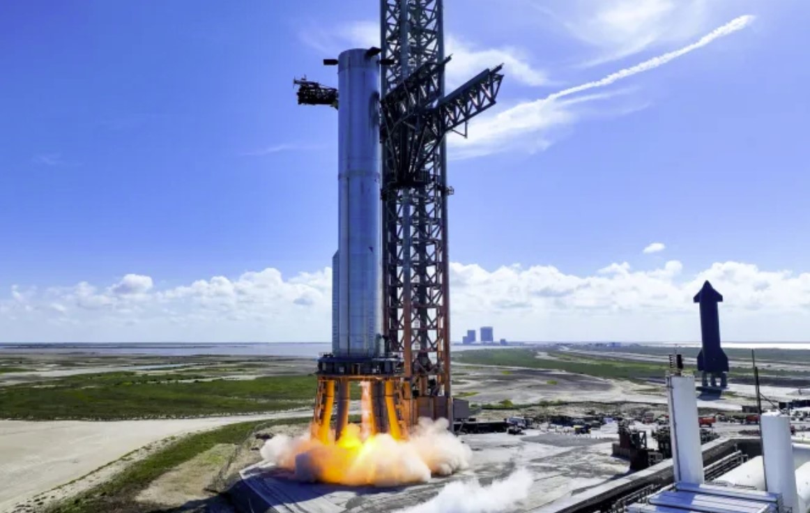 SpaceX completa il test statico del veicolo di lancio Starship Super Heavy