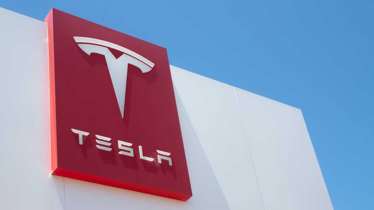 Каліфорнія запустила розслідування проти Tesla через проблеми з безпекою автопілота і неправдиву рекламу