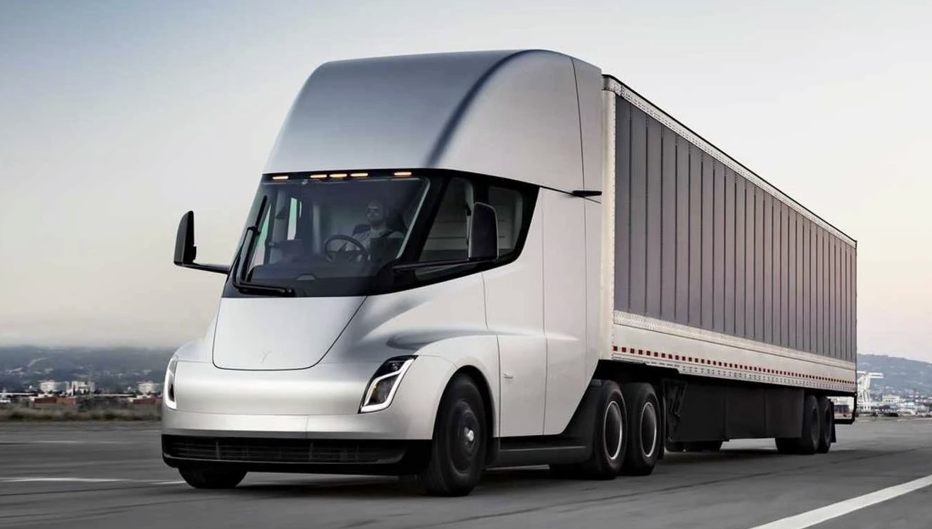 Tesla empezará a entregar este año camiones Semi con 800 kilómetros de autonomía