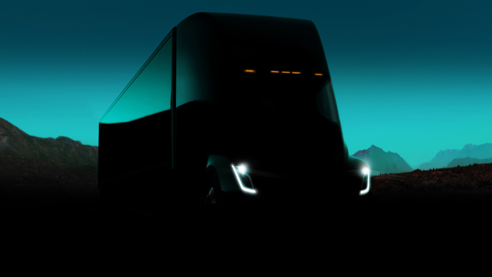Video: Tesla truck accelerates almost like a sports car
