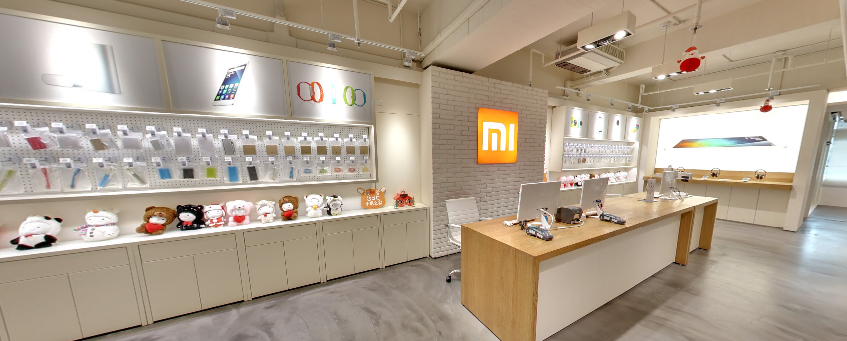 Teenagers robbed Xiaomi branded store in 30 seconds