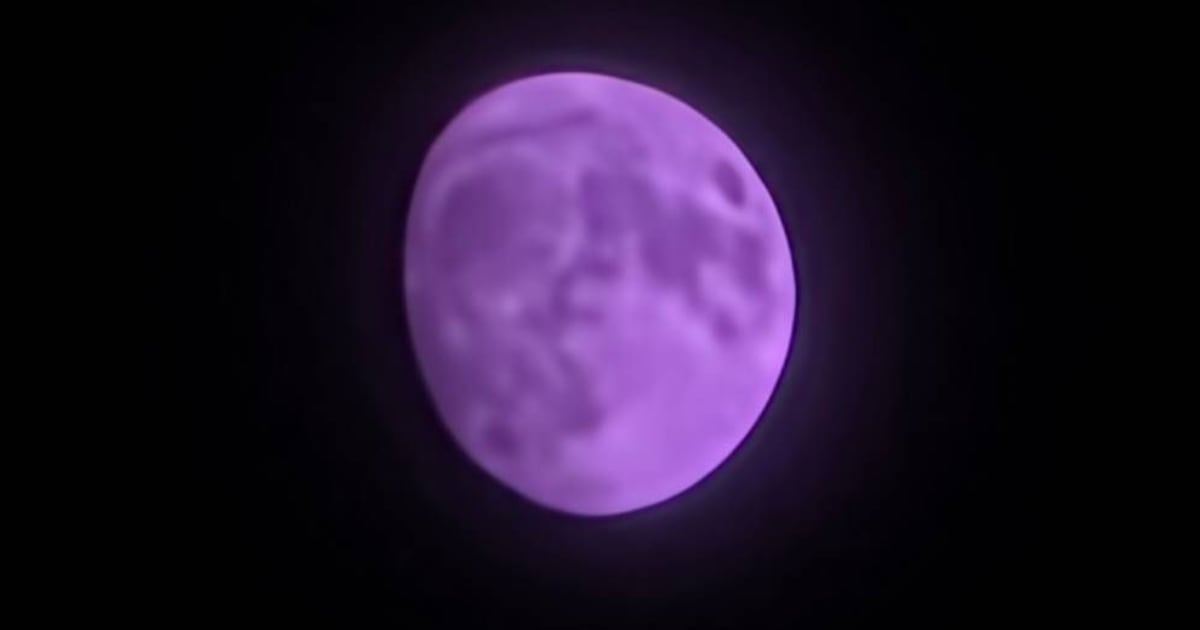 What the purple moon looks like under x30 zoom: a discovery for astronomy enthusiasts