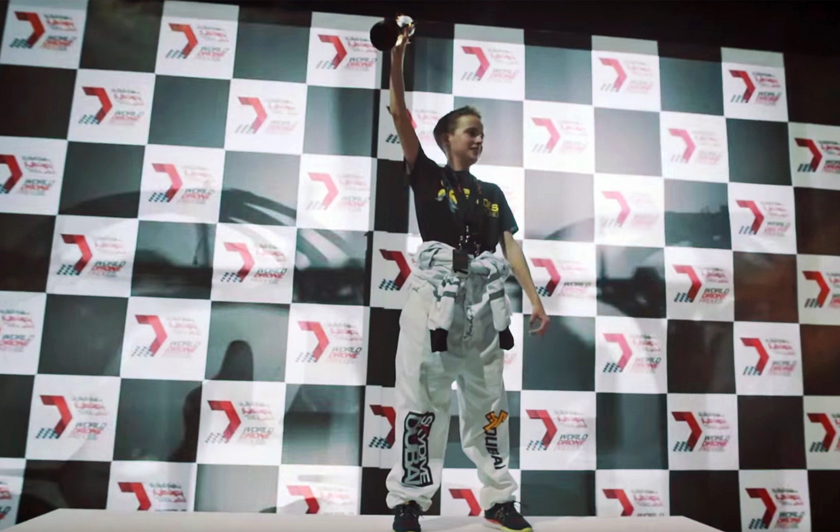 Чемпионат по гонкам дронов World Drone Prix 2016 выиграл 15-летний британец