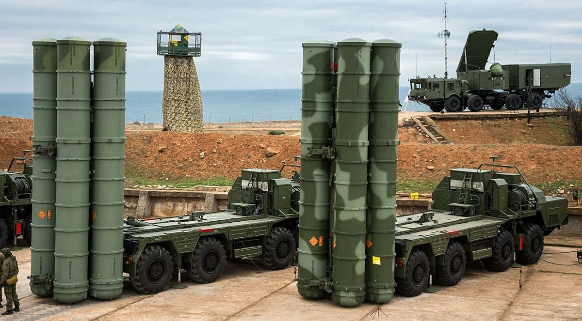 Збройні Сили України завдали масивного удару по російській системі ППО: разом із С-400 вражено одразу три пускові установки зенітно-ракетного комплексу С-300