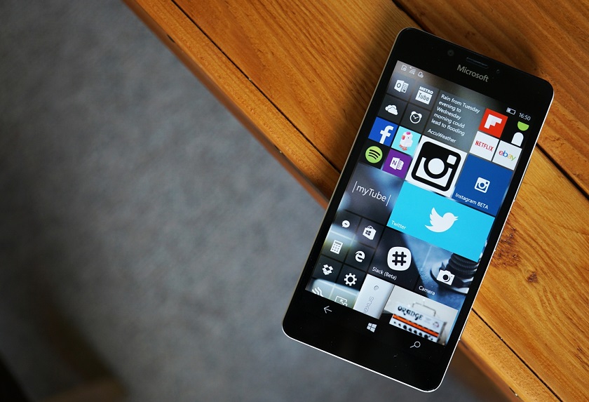 Владельцы Windows 10 Mobile начали получать Anniversary Update
