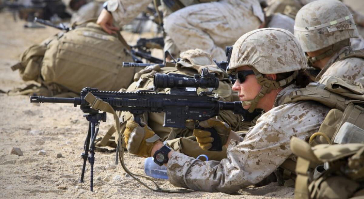 Не лише чоловіків: США планують ставити жінок на військовий облік 