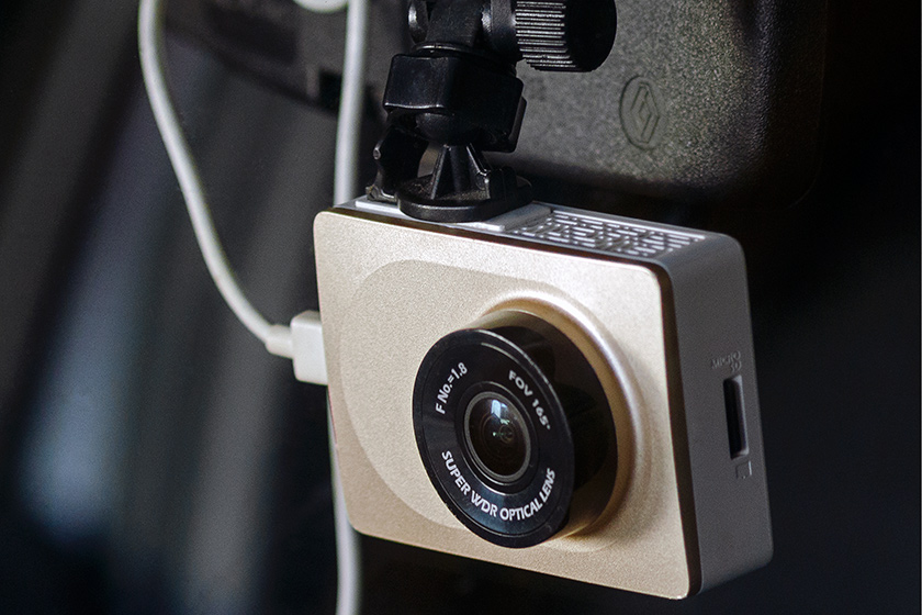Обзор Yi Smart Dash Camera: умный народный видеорегистратор