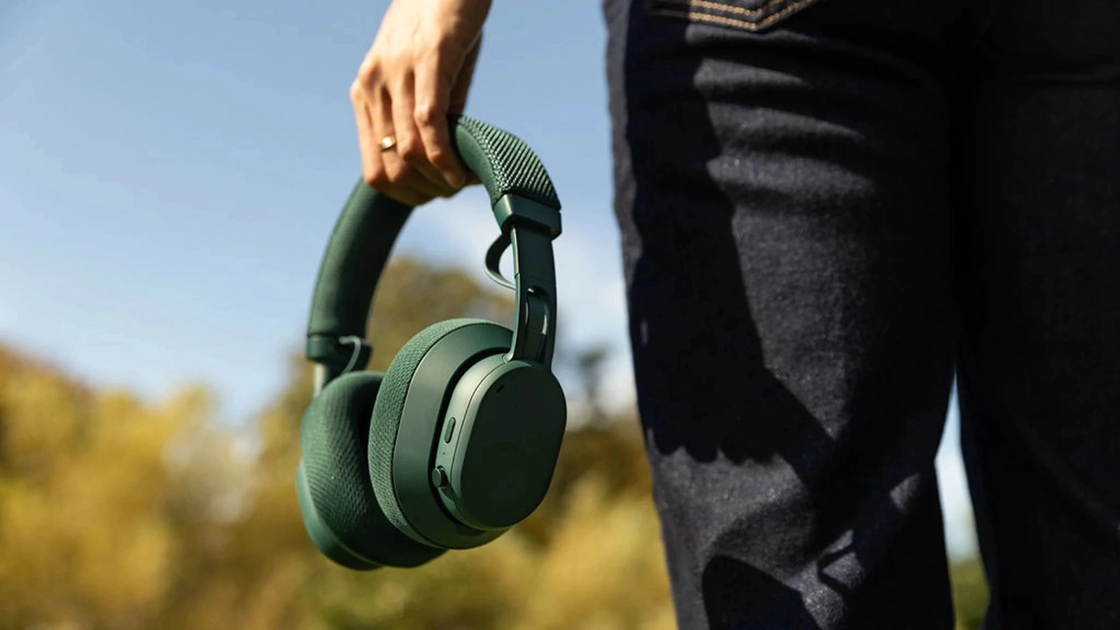 Discover Fairphone's Fairbuds XL: Sustainable Sound for the Conscientious Geek