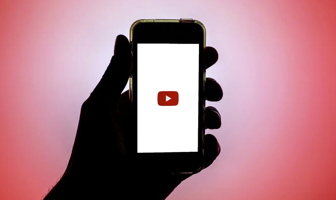 YouTube makes it simpler to manage and reorder playlists on mobile