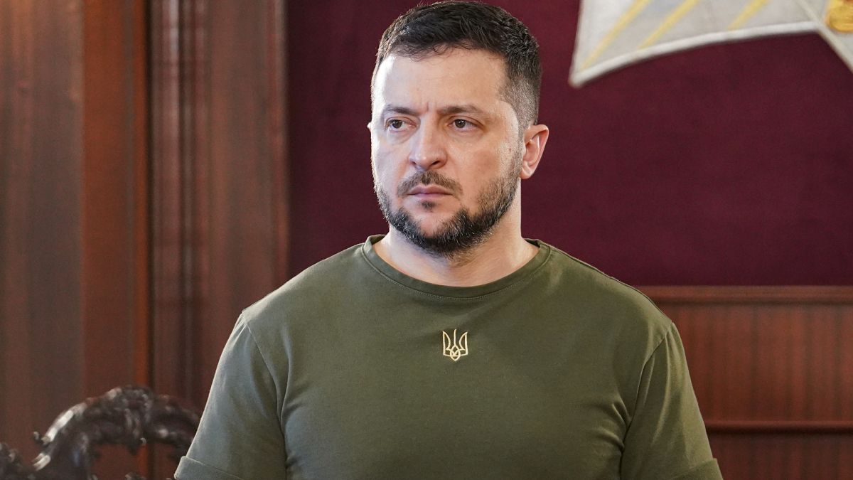 Zelenskyy autorise les étrangers et les apatrides à occuper des postes d'officiers dans les forces armées. 