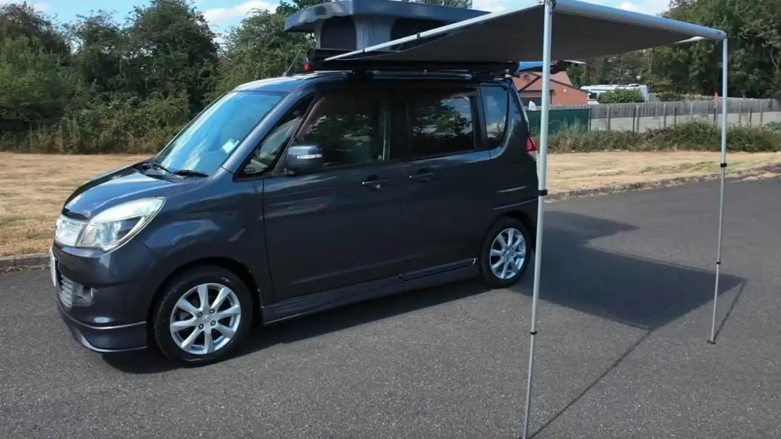 Мікрокемпер Mitsubishi Delica D2 з піднятим дахом