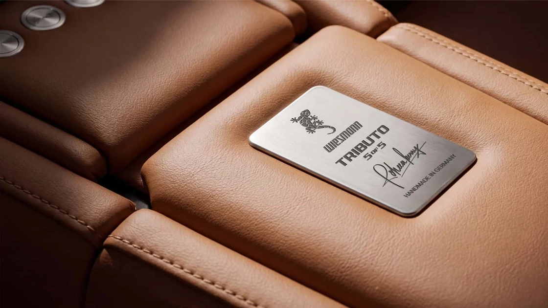 Ретро-купе Wiesmann GT MF5 синього кольору