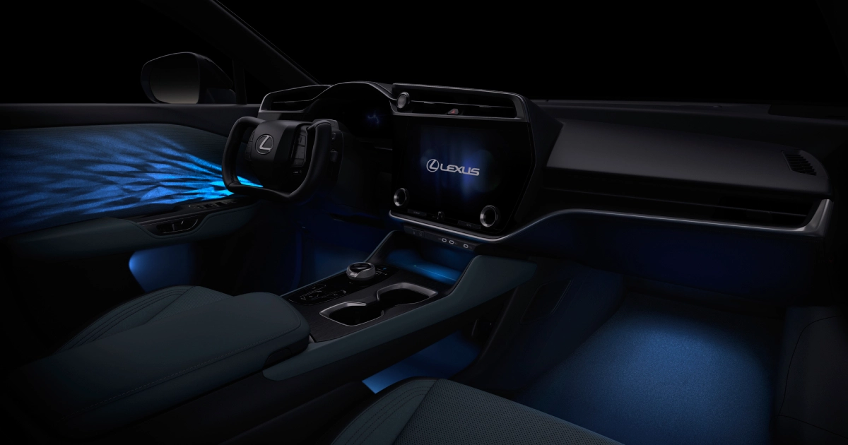 Новий Lexus RZ: Перші фото вражаючого інтер'єру