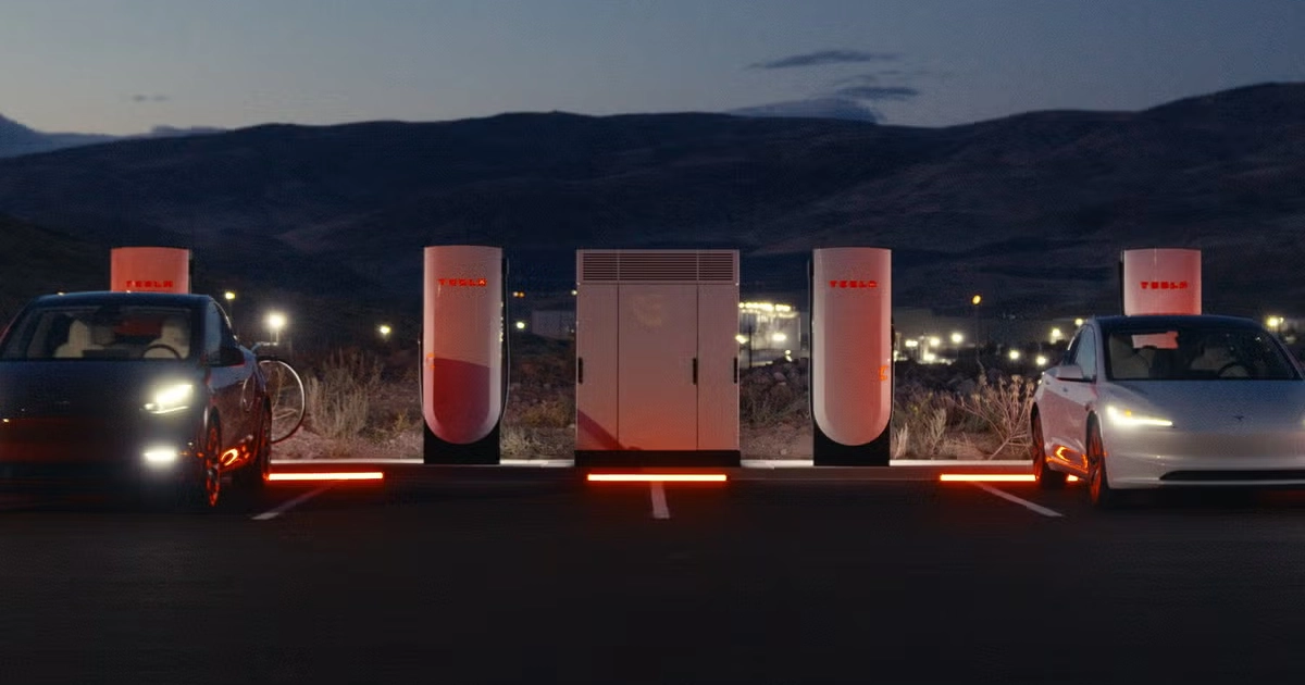 Tesla будує окремі Supercharger-станції для парку роботаксі