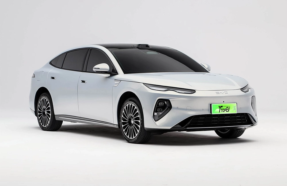 Седан BYD Seal 08 білого кольору