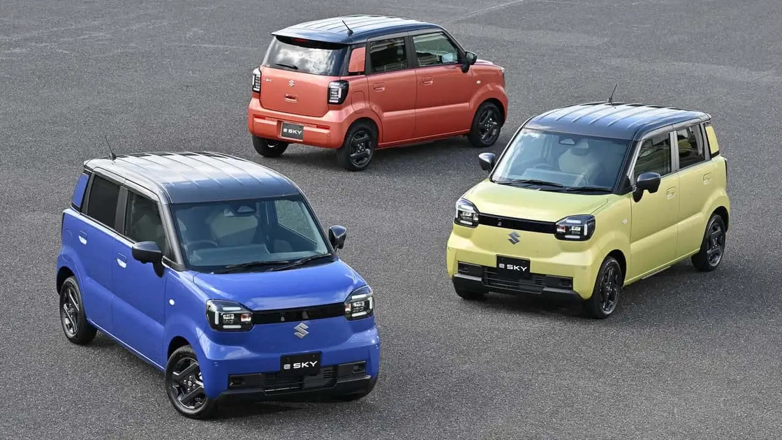 Електромобіль Suzuki e Sky на дорозі
