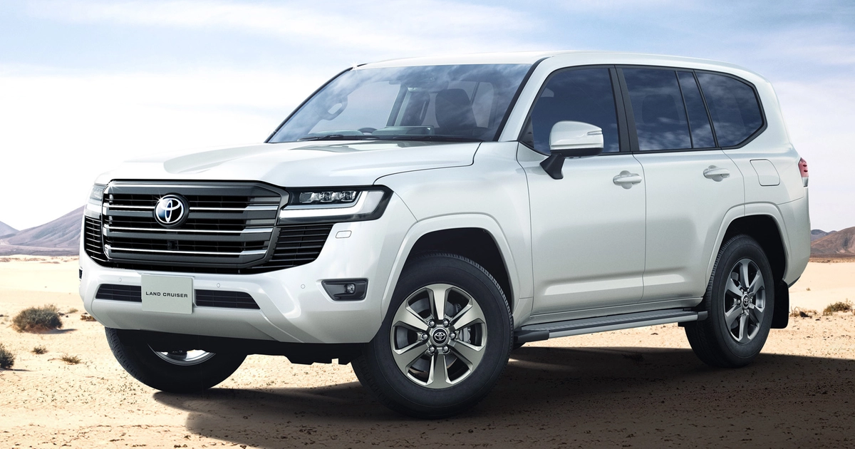 Toyota Land Cruiser 300 з обвісом Modellista на фоні скель