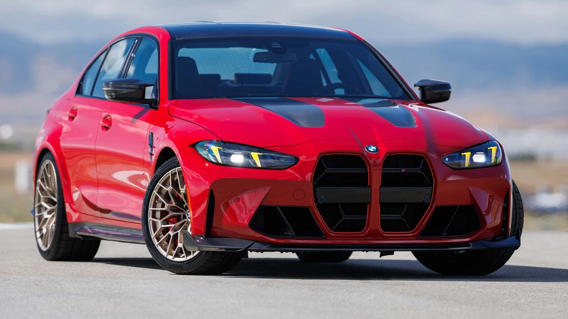 Інтер'єр лімітованої BMW M3 CS з механічною коробкою передач