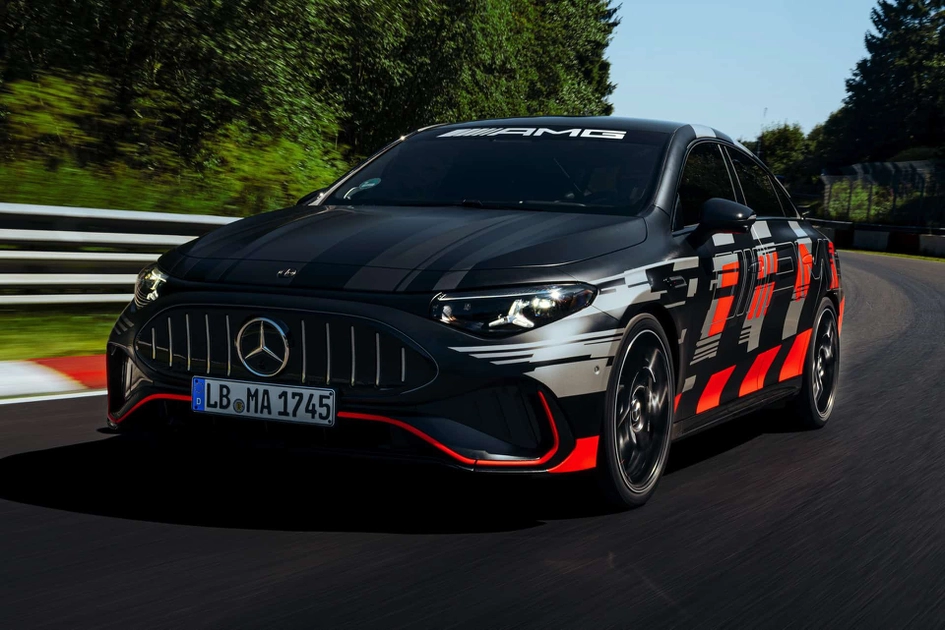 Електричний Mercedes-AMG CLA 45 на треку Нюрбургринг