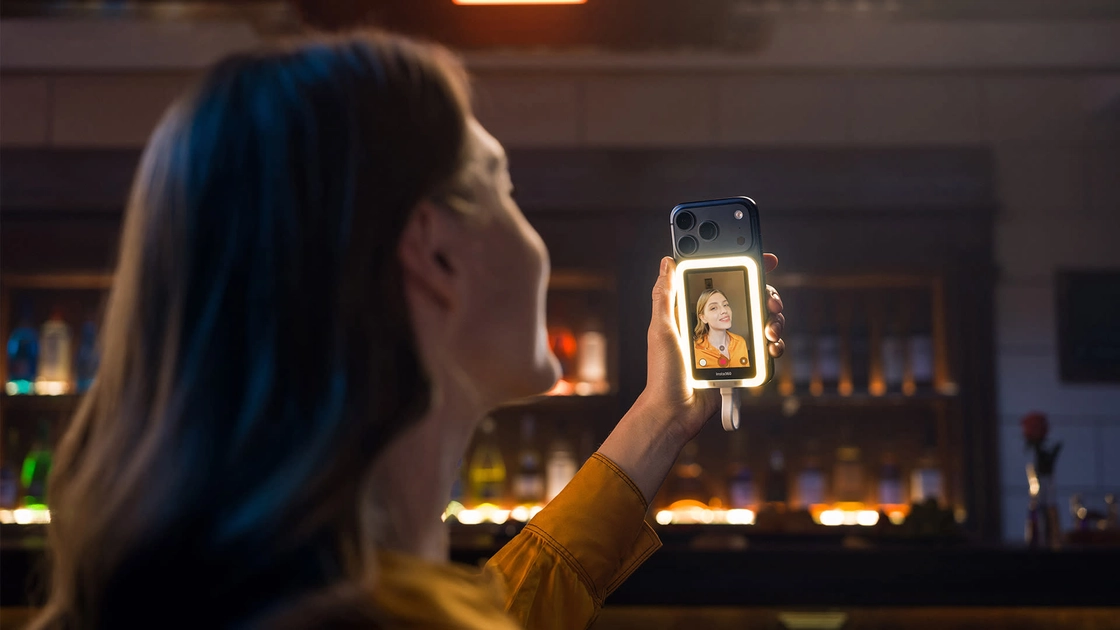 Компактний Екран для Селфі: Новий Стандарт Для Любителів Самопортретів